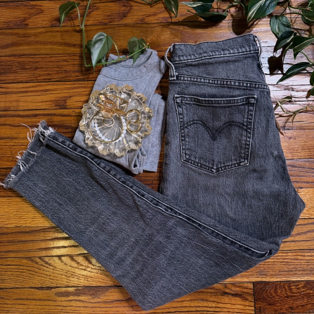 washed black levi’s 501S